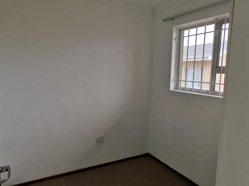 To Let 2 Bedroom Property for Rent in Oakglen Western Cape